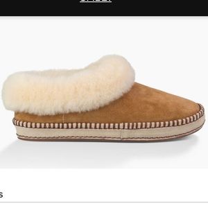 UGG SLIPPERS